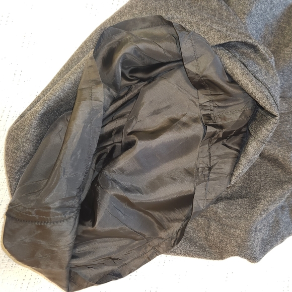 Elegant Gray and Black Wool Women's Valentino Miss V Skirt - Picture 12 of 14